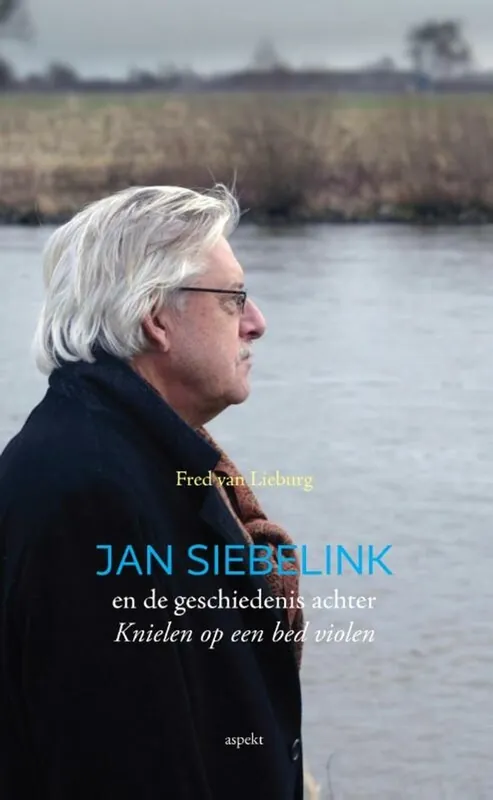 Merkproduct Jan Siebelink en de geschiedenis achter knielen op een bed violen - Fred van Lieburg