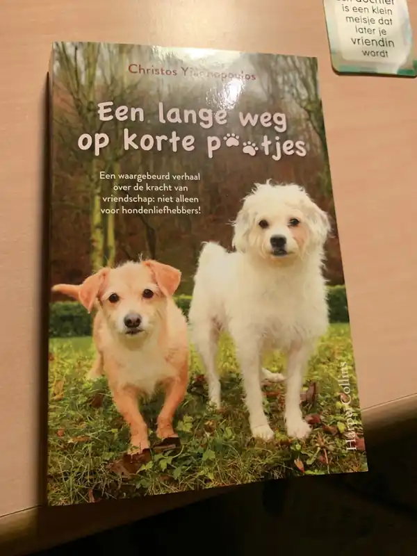 Een lange weg op korte pootjes (special) - Christos Yiannopulos Tijdelijk Beschikbaar