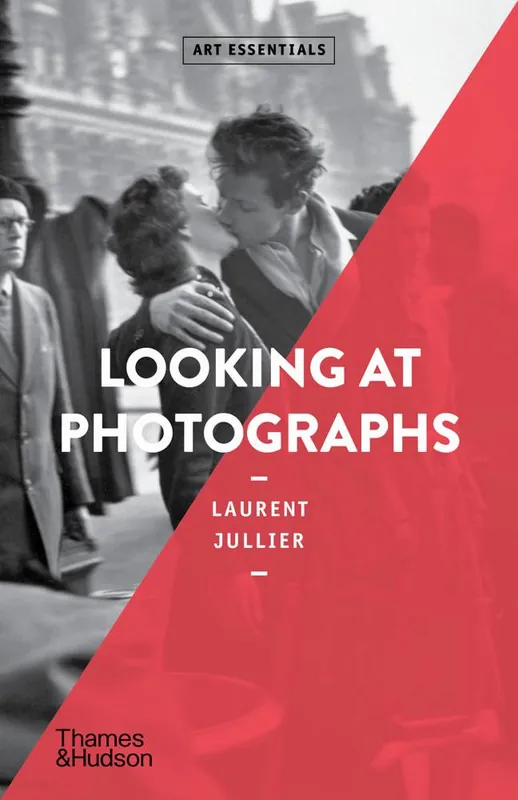Koop Online Looking at Photographs