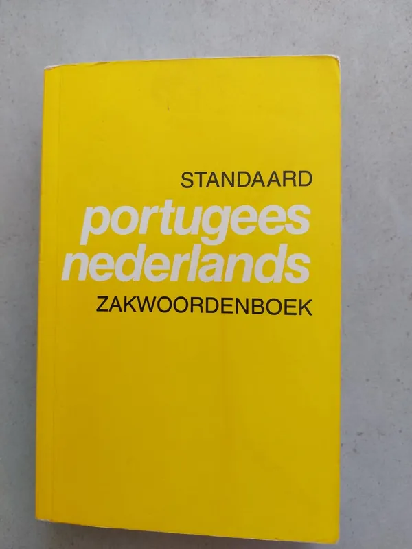 Standaard zakwoordenboek Portugees-Nederlands - M. Baltazar Weekendaanbieding