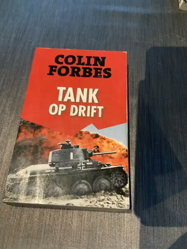 Direct Beschikbaar Tank op drift - Colin Forbes, F. J. Franssen