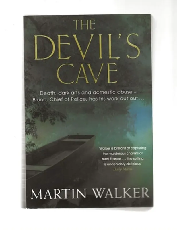 Gereduceerde Prijs Devil's Cave - Martin Walker