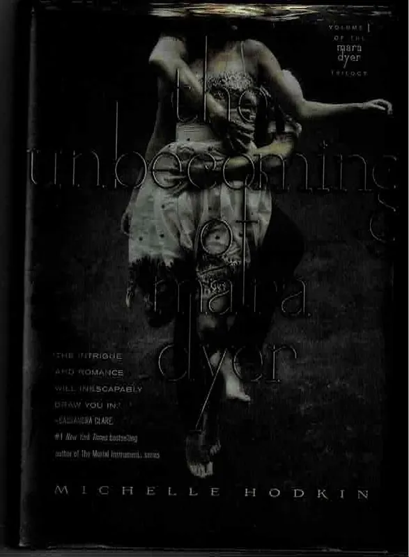 The unbecoming of Mara Dyer - Michelle Hodkin Snelle Levering