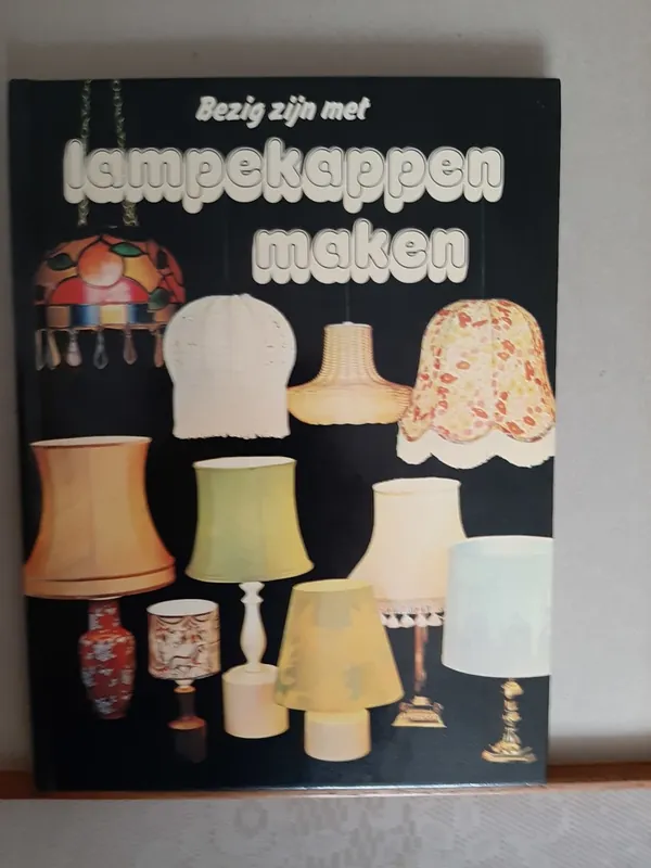Bezig zijn met lampekappen maken - Team Nieuw