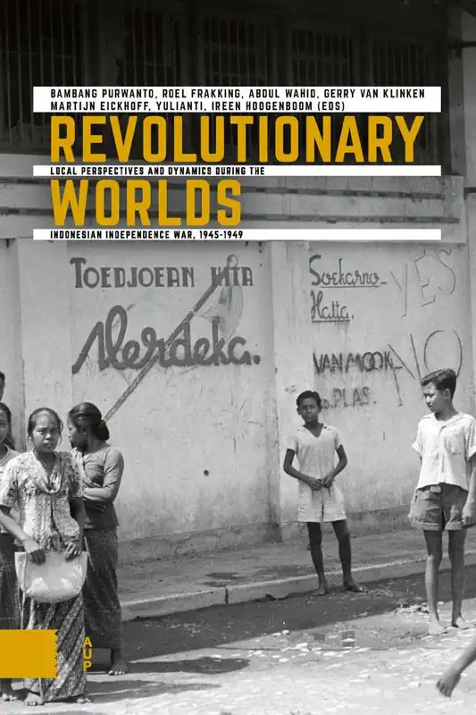 Revolutionary Worlds / 1st Edition Koopje